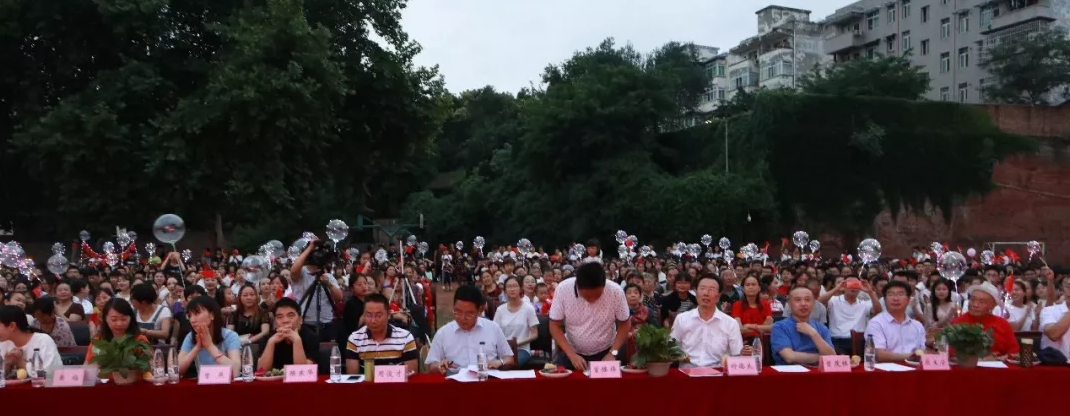 慶建國70周年，展賈中教師風(fēng)采——賈家中學(xué)舉行教師藝術(shù)節
