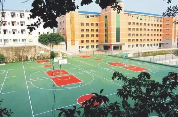 渠縣中學(xué)地理位置在哪兒？