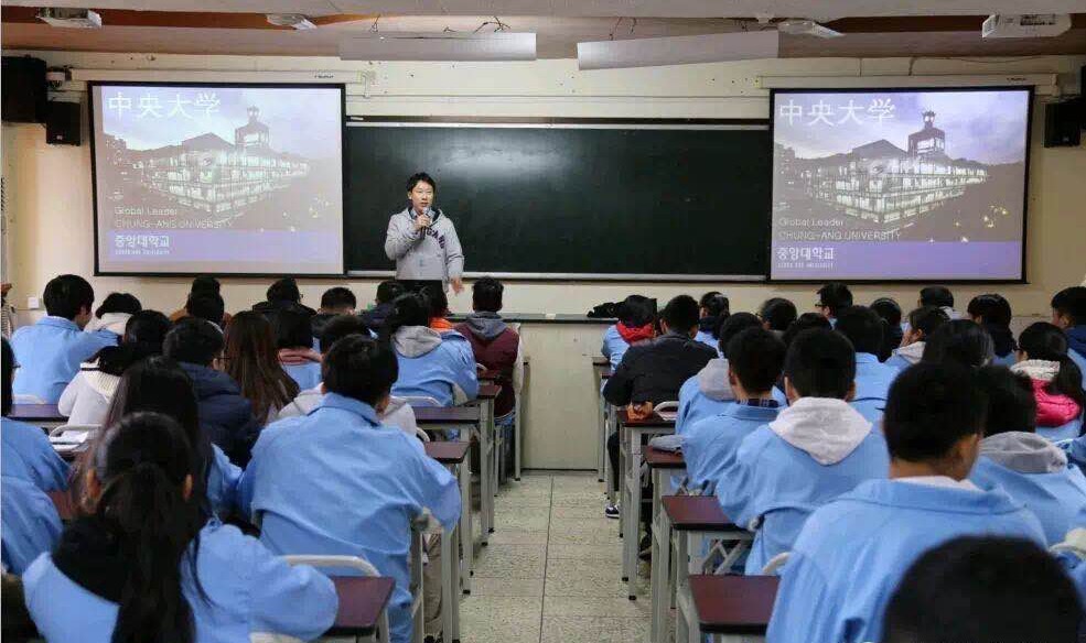 通錦中學(xué)的錄取分數線(xiàn)是多少？