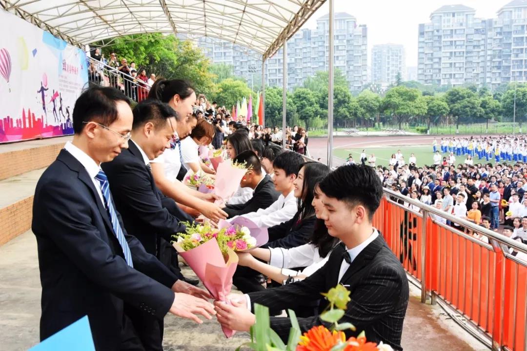 成都七中實(shí)驗學(xué)校的升學(xué)率是多少？