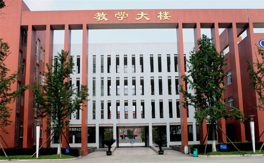 香城中學(xué)近三年的錄取分數是多少分？