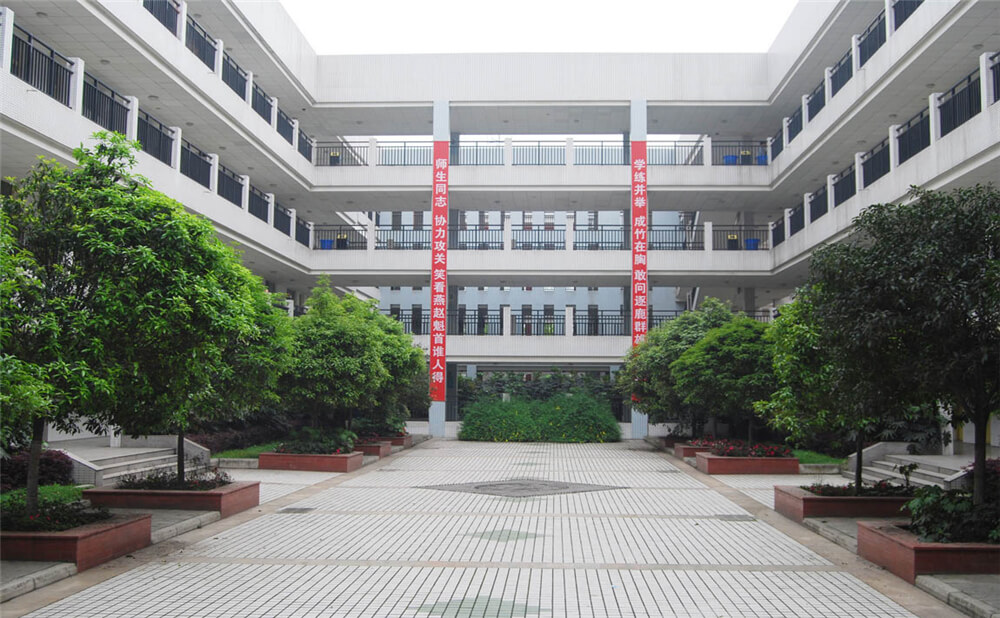 香城中學(xué)的學(xué)費是多少錢(qián)？