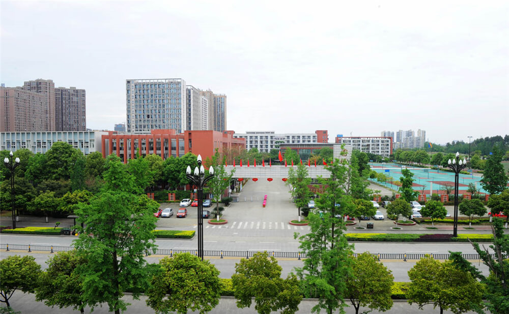 香城中學(xué)的高中住宿怎么樣？