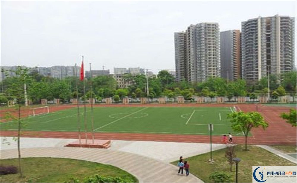 金堂實(shí)驗中學(xué)的高中住宿好不好？